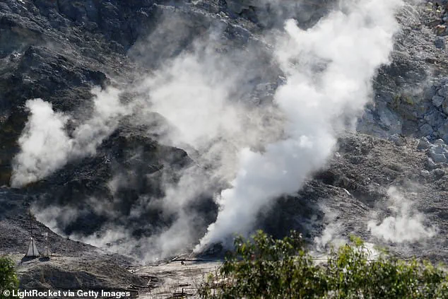 Awakening Supervolcano: Experts Warn of Catastrophic Eruption Risk as Earthquakes Shake Campi Flegrei, Raising Global Alarm