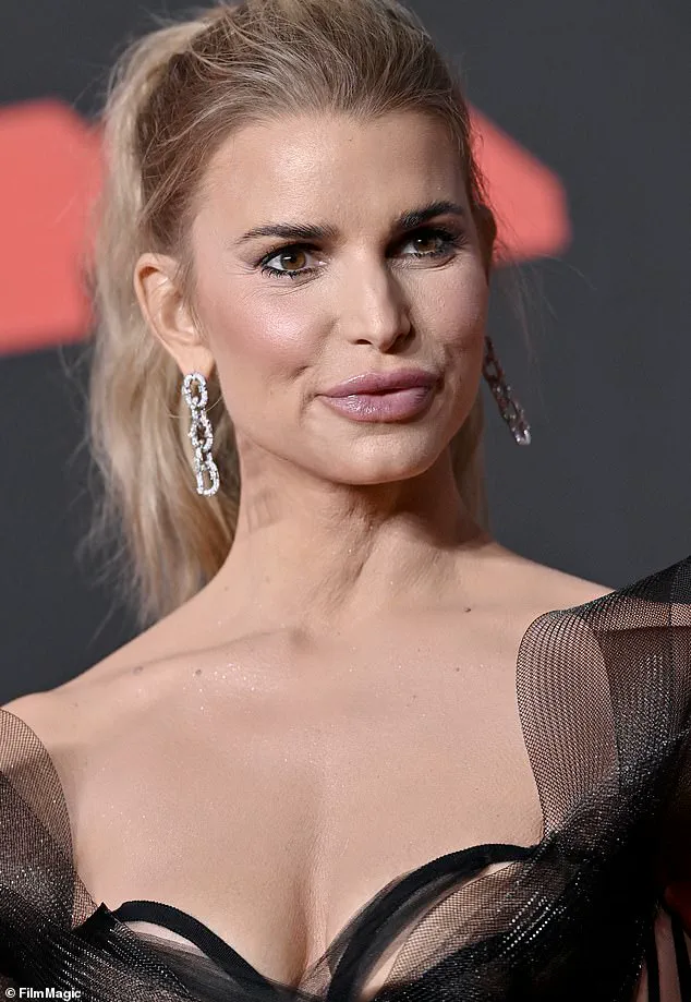 Jessica Simpson Stuns at 2025 VMAs in Christian Siriano's Striking Black Tulle Dress, Making First Appearance Since 2006