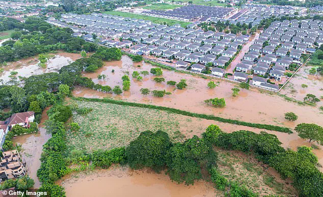 Exclusive Insights: Experts Warn of Unprecedented Storm Surge as La Niña Amplifies Hurricane Season Chaos