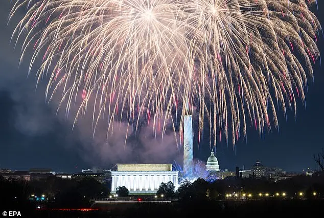 Times Square's New Year's Eve Celebration: Public Enthusiasm Amid Cold Weather and Social Media Frenzy