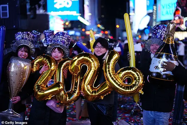 Times Square's New Year's Eve Celebration: Public Enthusiasm Amid Cold Weather and Social Media Frenzy