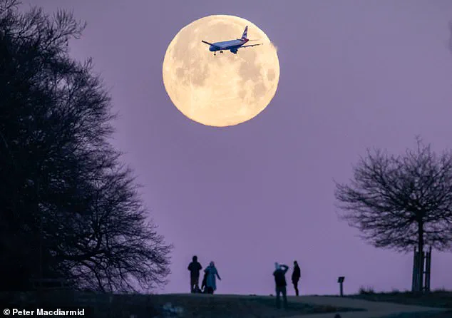 Sky-Watchers Around the Globe Captivated by the First Wolf Moon of 2026 as Supermoon Lights Up UK Skies