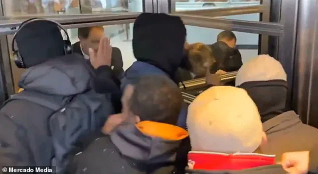 Minneapolis Courthouse Stormed by Rioters Following ICE Agent's Fatal Shooting of Woman