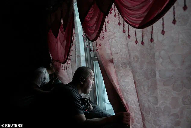 Breaking: ICE Agents Forcibly Remove Minnesota Man in Frigid Conditions, Sparking Outrage Over Immigration Enforcement Practices