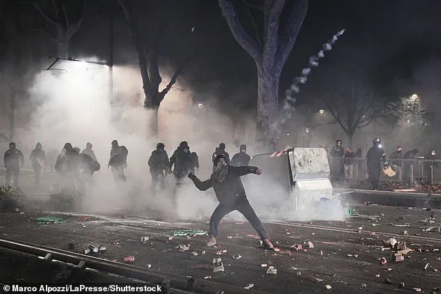 Violent Riot Erupts in Turin as Left-Wing Activists Clash with Police Over Closure of Cultural Centre, Leaving 100 Injured