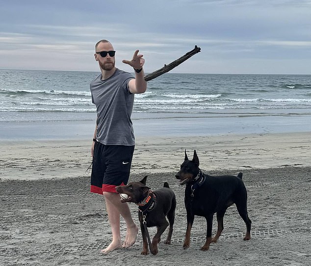 ICE Denies 'Torture' Allegations as Irishman Detained Over Visa Overstay Faces Lengthy Detention