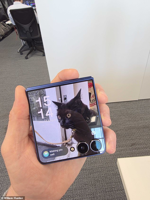 Samsung Galaxy Z Flip 7: Nostalgic Design Meets Modern AI Innovation at £1,049