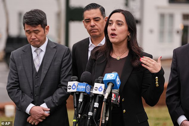 Les Wexner Faces Congressional Scrutiny in Epstein Deposition, Denies Involvement