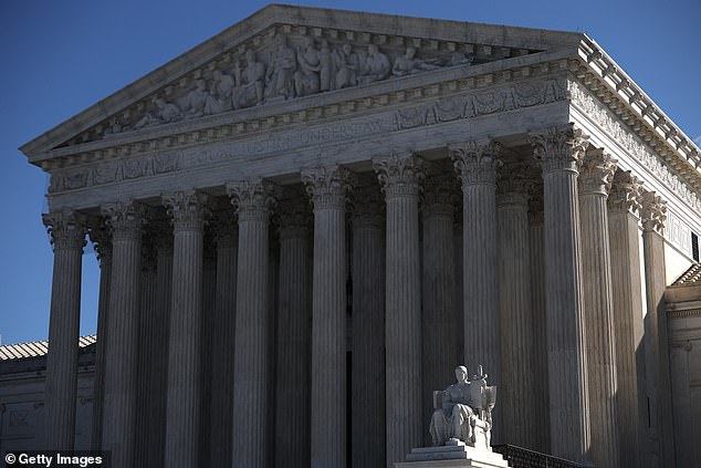 Trump to Confront Supreme Court Justices Over Landmark Tariff Ruling in State of the Union Address