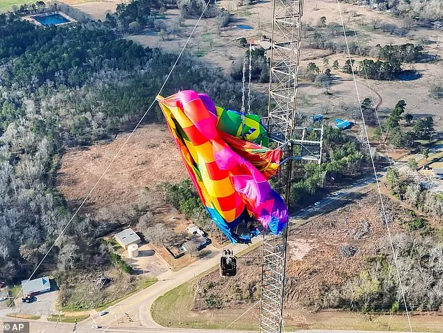 Hot Air Balloon Rescue in Texas: Complex Operation After Collision with Radio Tower