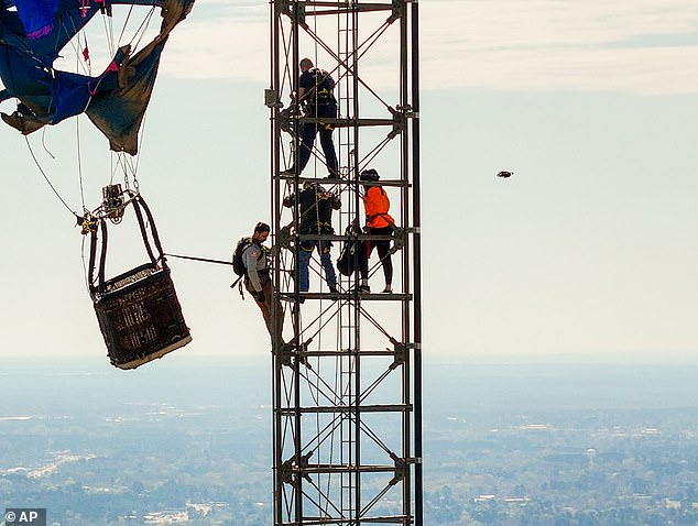 Hot Air Balloon Rescue in Texas: Complex Operation After Collision with Radio Tower