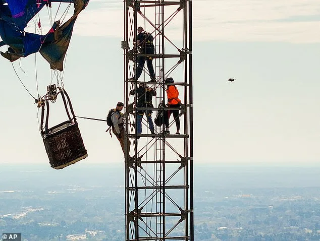Hot Air Balloon Rescue in Texas: Complex Operation After Collision with Radio Tower