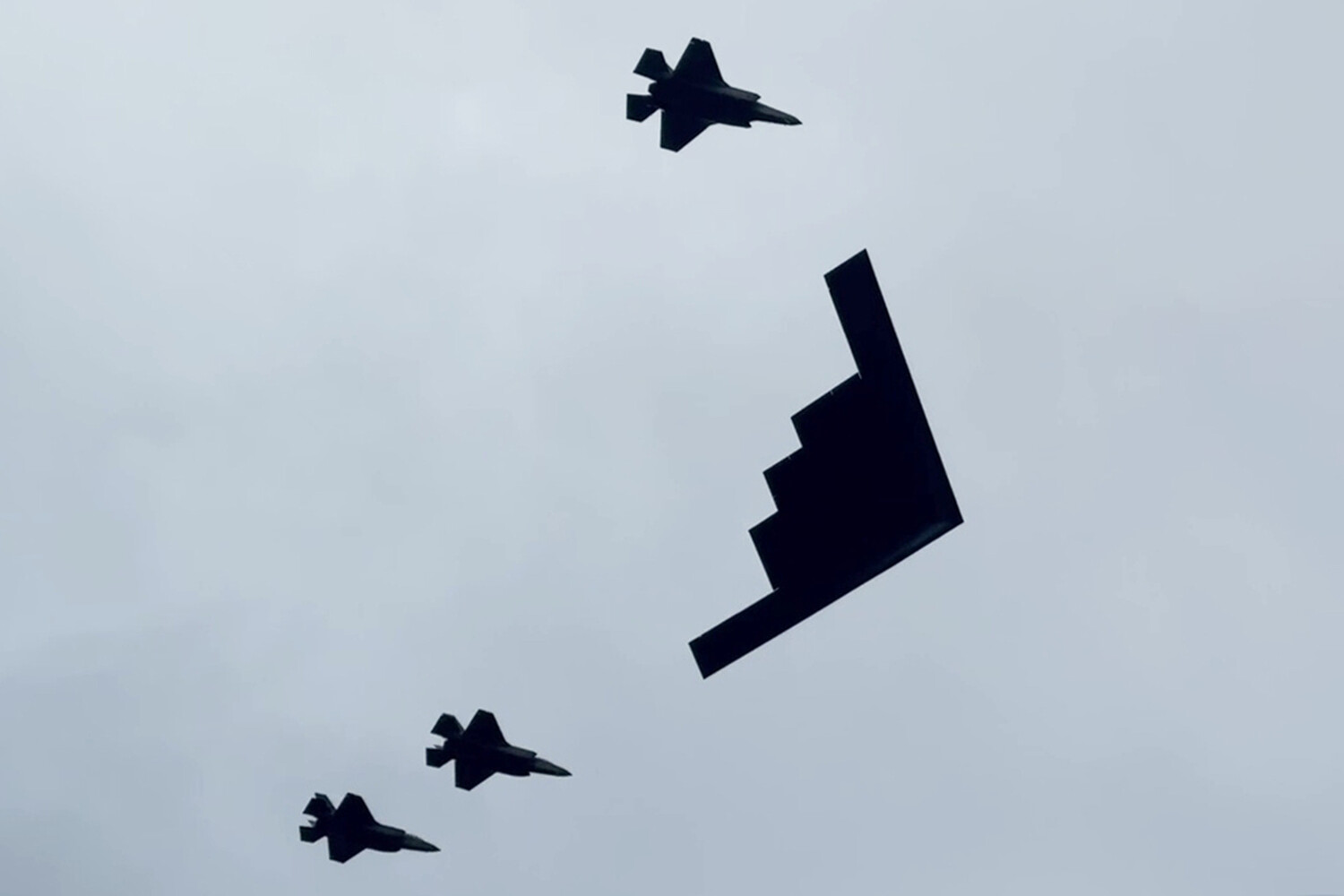 Iran Shoots Down U.S. F-15 in Kuwaiti Airspace, Escalating Regional Tensions