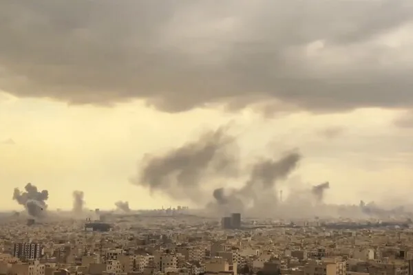 Violent Explosions Rock Tehran's Central District, Near Government Buildings