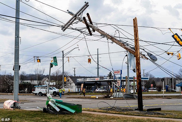 Tornadoes Ravage US Heartland: At Least Eight Killed as Storms Threaten Further Destruction