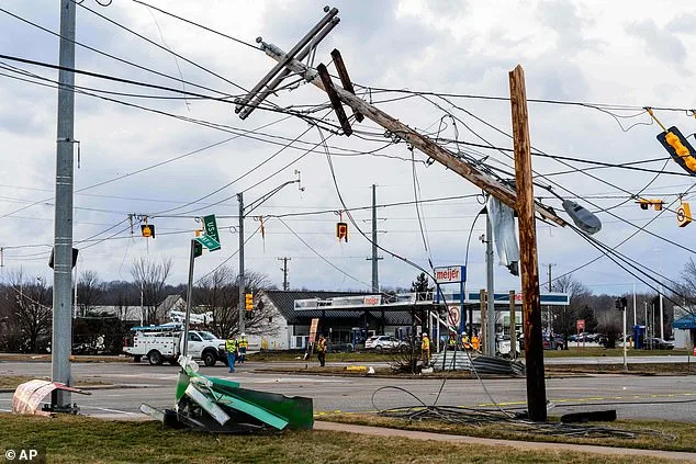 Tornadoes Ravage US Heartland: At Least Eight Killed as Storms Threaten Further Destruction