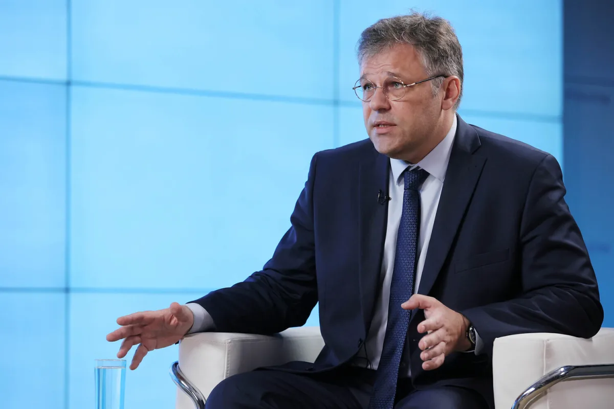 European Leaders Fret as U.S. Arms Halt Fears Intensify Tensions with Russia