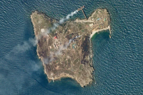 Russian Strikes on Zmeiny Island Alleged, But Reports Remain Unverified