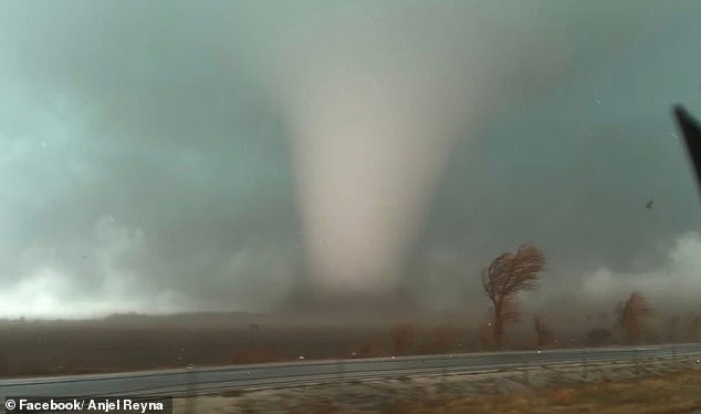 Historic Storm System Unleashes Chaos in Central U.S., With Illinois at Tornado Risk and Unprecedented Severe Weather Reports