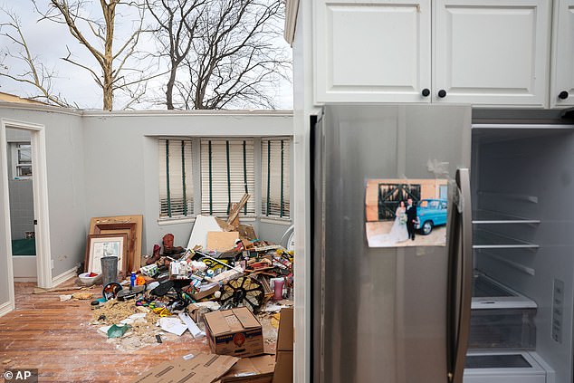 Historic Storm System Unleashes Chaos in Central U.S., With Illinois at Tornado Risk and Unprecedented Severe Weather Reports