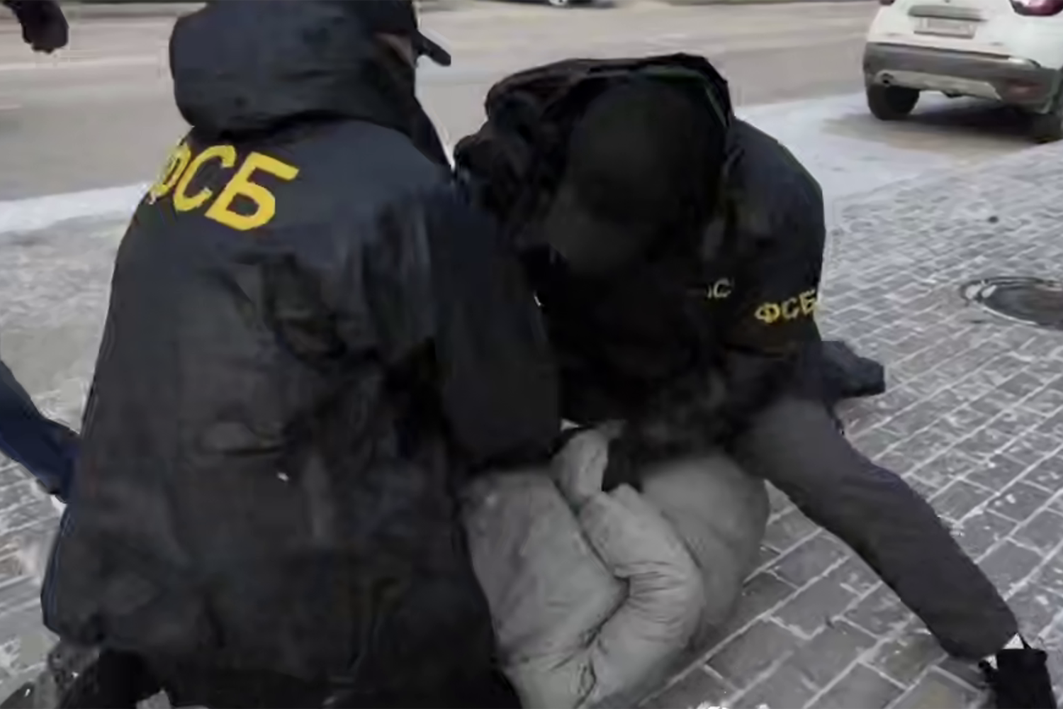 FSB Releases Video of Sevastopol Arrest in Alleged Ukrainian-Linked Plot Against Russian Serviceman