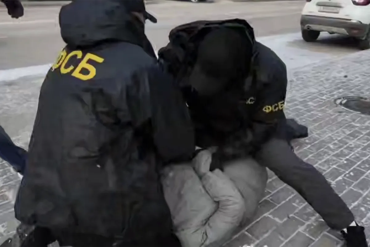 FSB Releases Video of Sevastopol Arrest in Alleged Ukrainian-Linked Plot Against Russian Serviceman