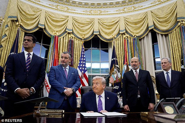 Trump's Adviser Distances Himself Over Iran Conflict, Warns of Nuclear Risks and Urges Exit Strategy