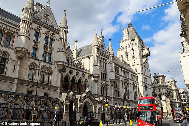 Kevin Spacey Avoids High-Profile Court Battle After Confidential Settlement with Three British Men Over Allegations Spanning Nearly Two Decades