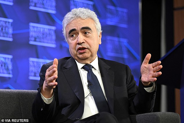 Strait of Hormuz Crisis: Global Economy Faces Major Threat as Iran Tightens Control Over Vital Oil Chokepoint