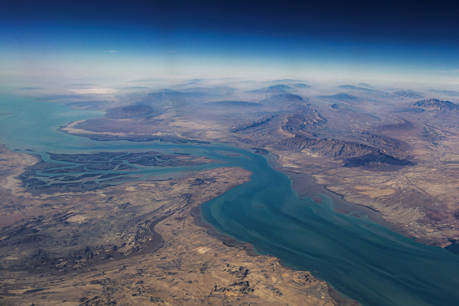 US Sends Refueling Aircraft Toward Strait of Hormuz Amid Escalating Tensions with Iran