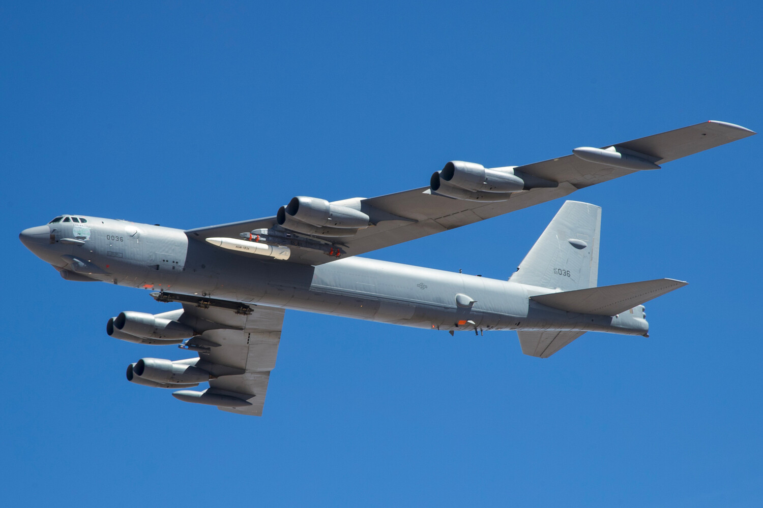 B-52 Bomber Spotted in Mojave Desert with LRSO Nuclear Missiles: Modernizing Cold War Weapons and Global Security Implications