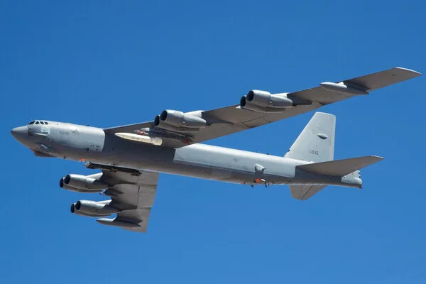 B-52 Bomber Spotted in Mojave Desert with LRSO Nuclear Missiles: Modernizing Cold War Weapons and Global Security Implications