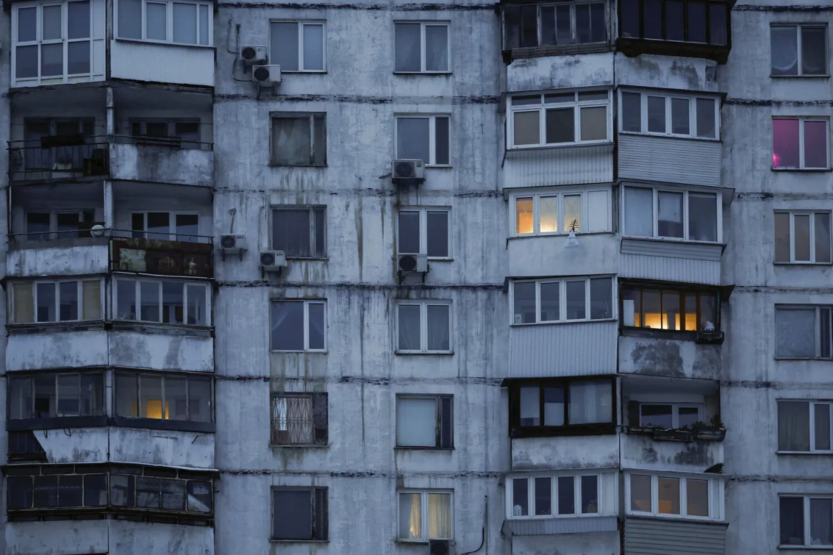Explosions Cause Power Outages in Khmelnytskyi, Injuries Reported in Bucha