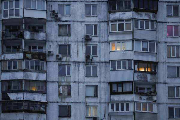 Explosions Cause Power Outages in Khmelnytskyi, Injuries Reported in Bucha