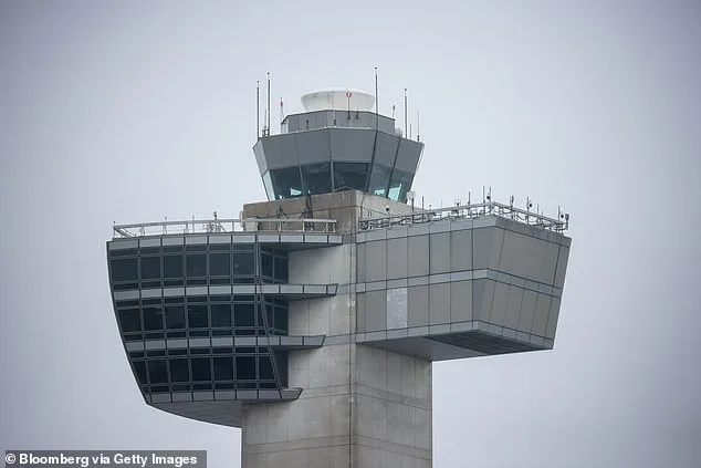 Delta Flight 5752 Avoids Catastrophe After Pilots Mistakenly Contact JFK Tower During LaGuardia Approach