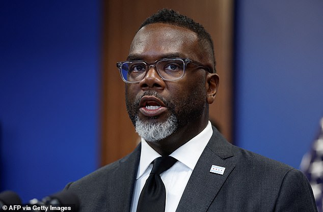 Chicago Mayor Links Restaurant Industry to Slavery While Pushing for Wage Hike