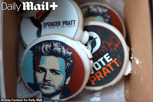 Pratt's mom targets Kimmel family over bakery cookies supporting his mayoral run.