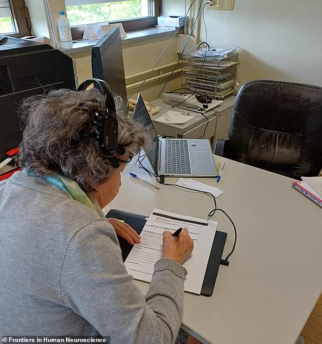 Slower handwriting speed may signal early warning signs of dementia.
