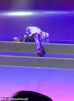 Future Era Robot Malfunctions During Michael Jackson Routine in Shenzhen