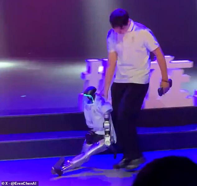 Future Era Robot Malfunctions During Michael Jackson Routine in Shenzhen