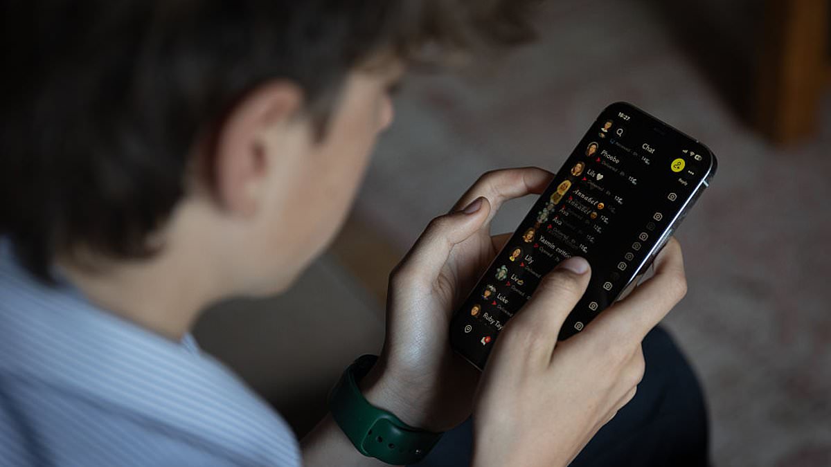 Australia's teen social media age limits fail as 90% remain active.