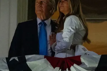 Exclusive Insights: Melania Trump's Elegance and the Privileged Glimpse into the Trumps' Deepening Emotional Connection Revealed by Body Language Experts