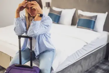 Hotel's Exclusive Access to Package Information Results in Tourist's Stranded Situation