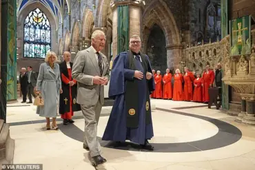 King and Queen Show Determination as Rain Greet Them on Scottish Visit