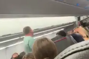 Public Outcry Over Flight Incident Sparks Debate on Airline Regulations and Passenger Conduct