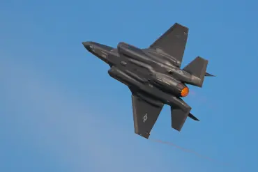 Investigation Reveals Near-Miss Incident Involving US Air Force F-35 in Alaska Raises Safety Concerns