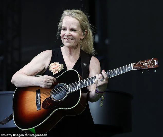 Mary Chapin Carpenter's Emotional Return Stuns Newport Folk Festival After Two-Decade Hiatus
