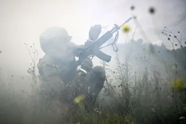 Russian Soldiers Escape Ukrainian Encirclement in DPR's Krasnokamensk Area, Reports Ria Novosti