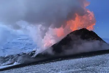 Unprecedented 8.8-Magnitude Earthquake Linked to Historic Volcanic Eruption Along Ring of Fire